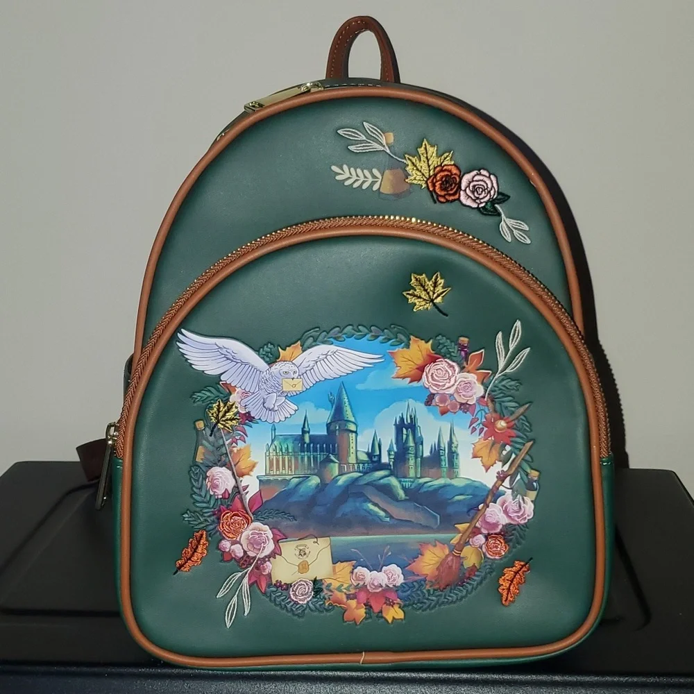 Boxlunch Exclusive Hogwarts Harry Potter Backpack - Picture 1 of 3